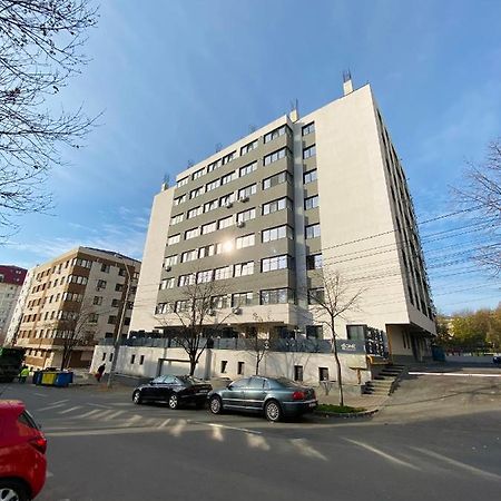 Njunior Apartment 02 Ясси Екстер'єр фото