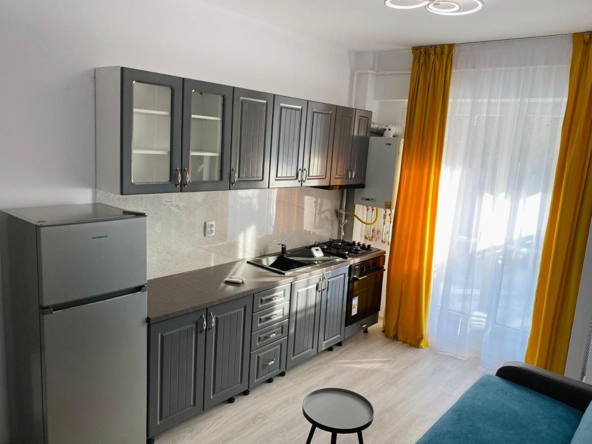 Njunior Apartment 02 Ясси Екстер'єр фото
