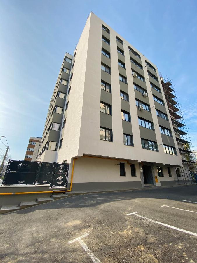 Njunior Apartment 02 Ясси Екстер'єр фото