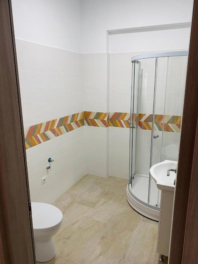 Njunior Apartment 02 Ясси Екстер'єр фото