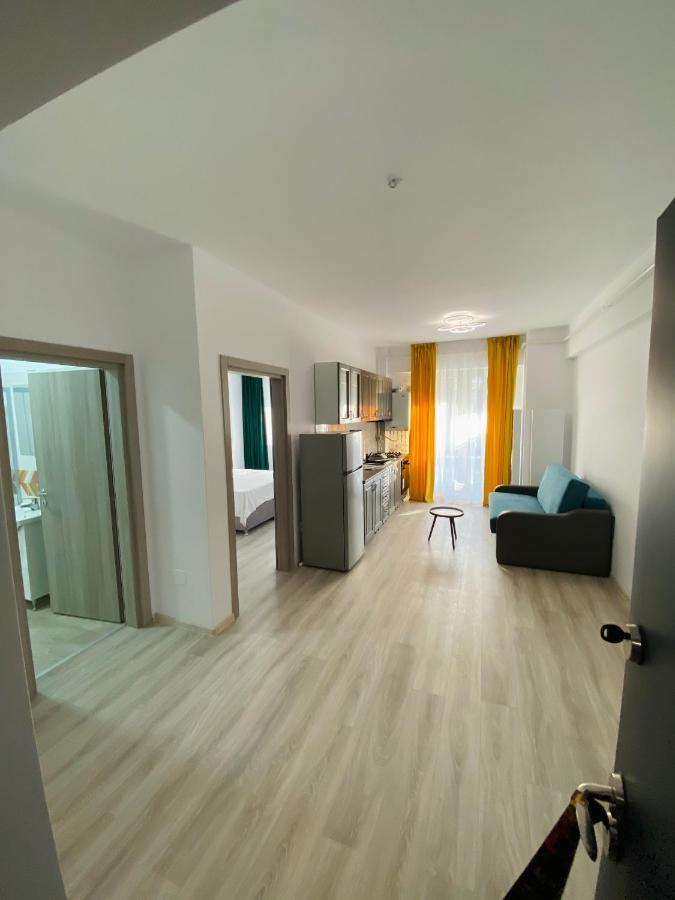 Njunior Apartment 02 Ясси Екстер'єр фото